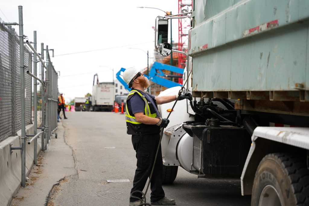 peak disposal team working